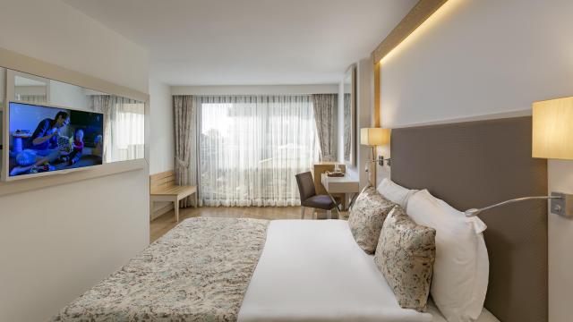 Glamour Resort