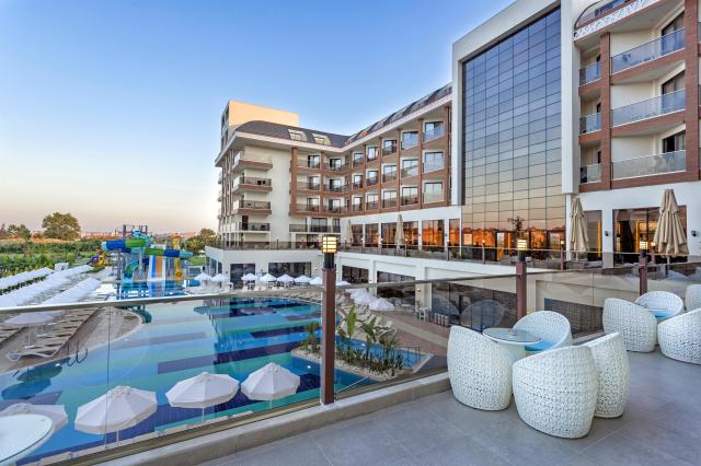 Glamour Resort