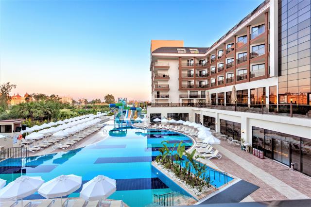 Glamour Resort