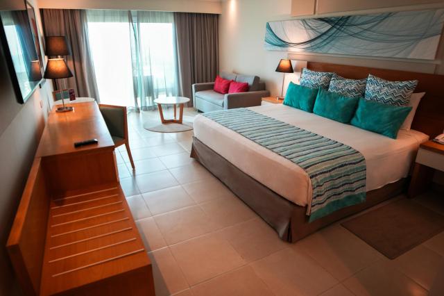 Gran Muthu Almirante Beach
