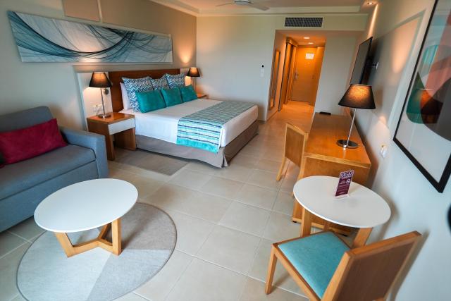 Gran Muthu Almirante Beach