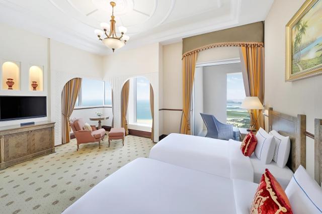 Al Habtoor Grand Resort, Autograph Collection