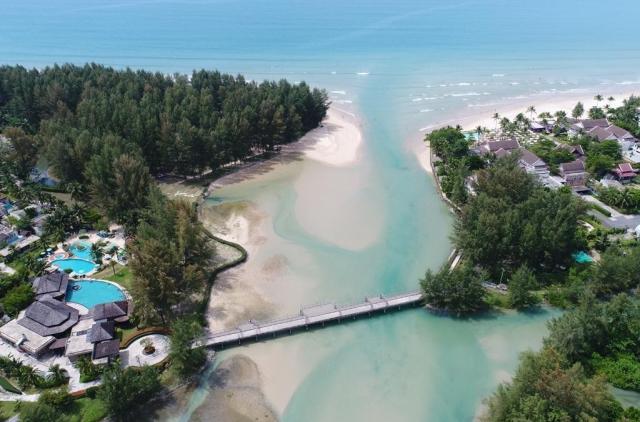 Apsara Beachfront Resort and Villa