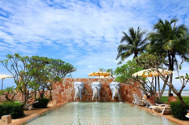 Apsara Beachfront Resort and Villa