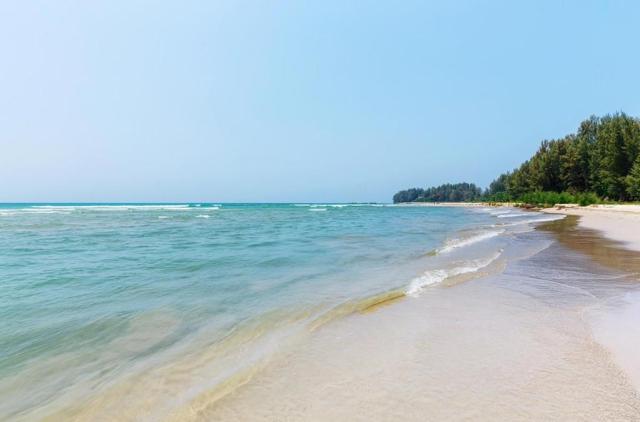 Apsara Beachfront Resort and Villa