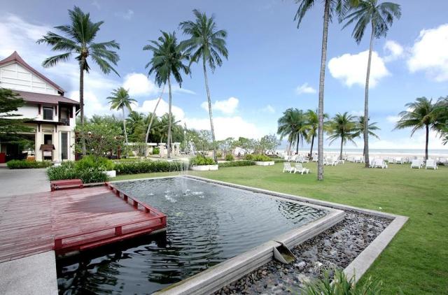 Apsara Beachfront Resort and Villa
