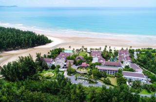 Apsara Beachfront Resort and Villa