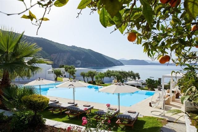 Lichnos Beach & Suites