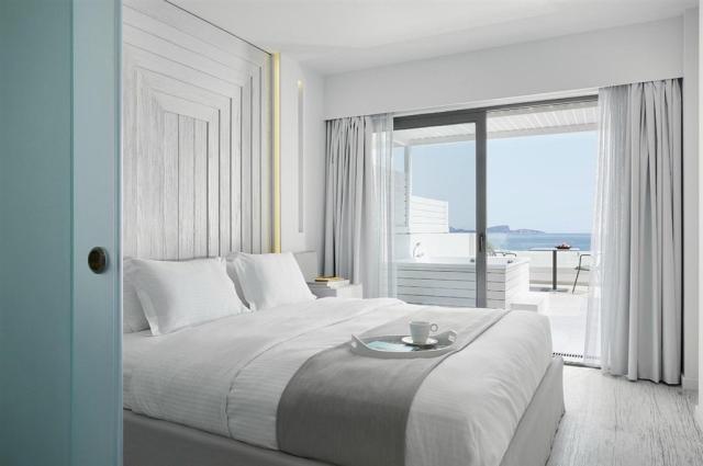 Lichnos Beach & Suites