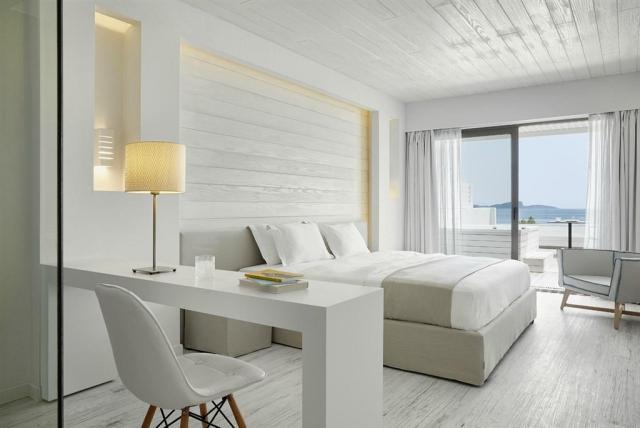 Lichnos Beach & Suites