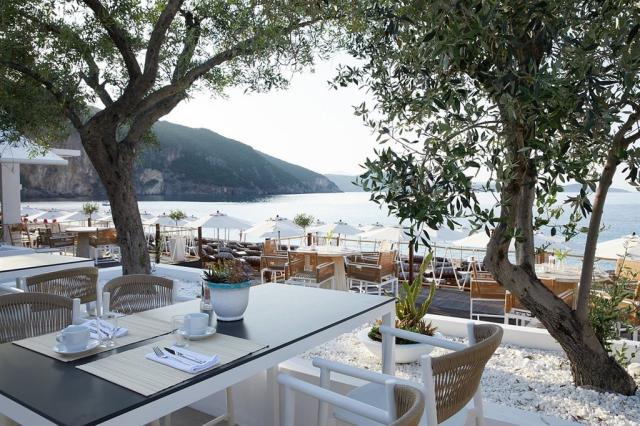 Lichnos Beach & Suites