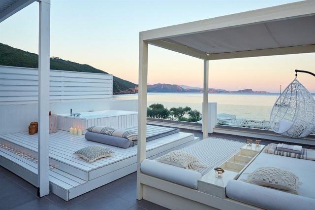 Lichnos Beach & Suites