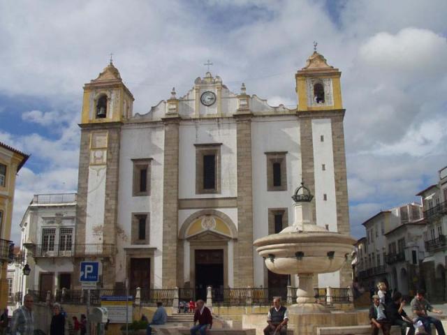 Évora