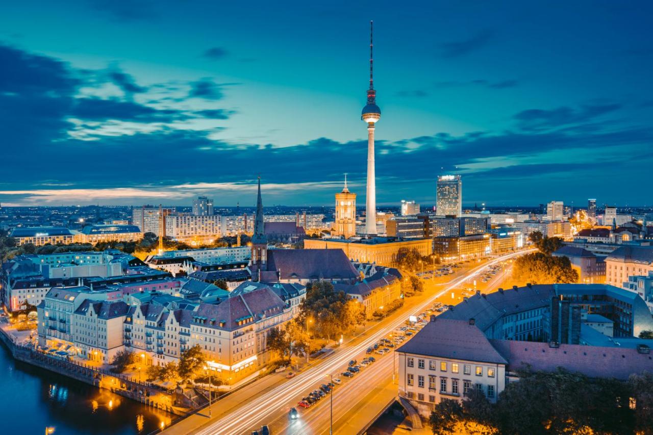 Hotel Intercity 4*, Berlín, vlakem