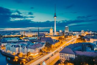 Hotel Intercity 4*, Berlín, vlakem