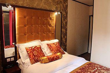 Hotel Buttes Chaumont 2*