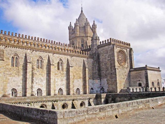 Évora