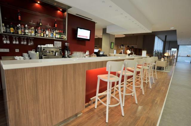 hotel campanile malaga- bar
