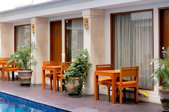 The Sun hotel and Spa, terasa u bazénu