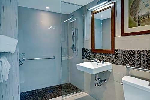 Wyndham garden Chinatown 4*