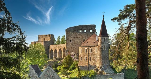 Hrad a zámek Velhartice
