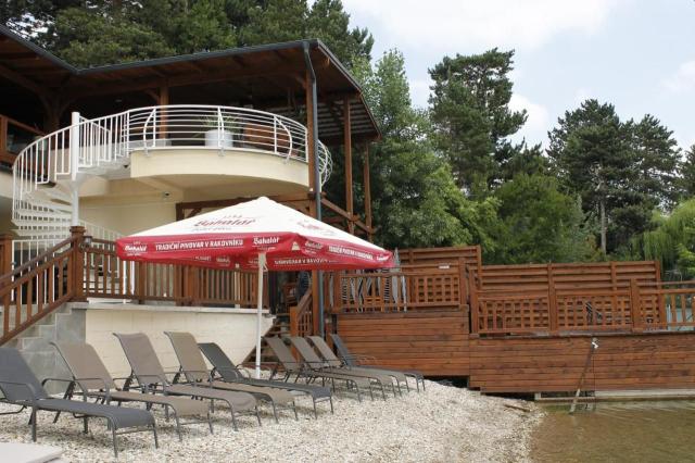 hotel zátoka, senec