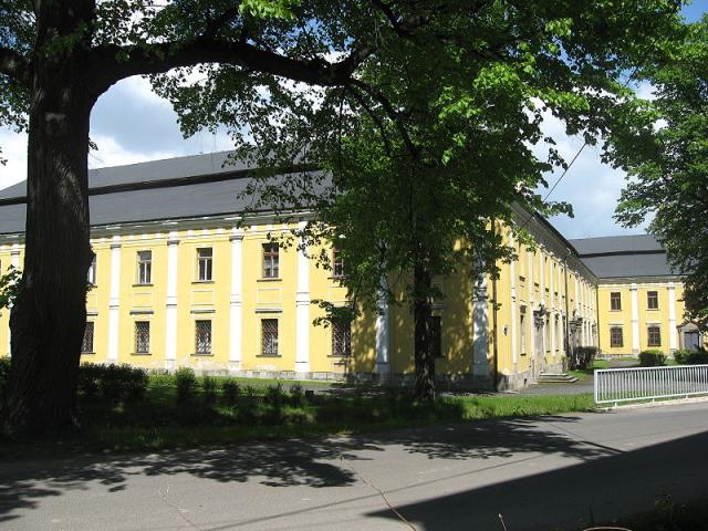 800px-Bílá_Voda_-_klasztor_1