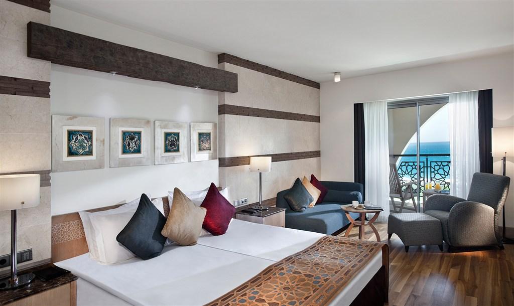 Deluxe Room5.jpg