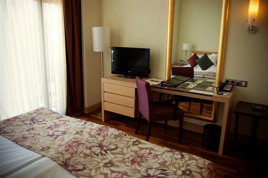 Studio Room1.jpg