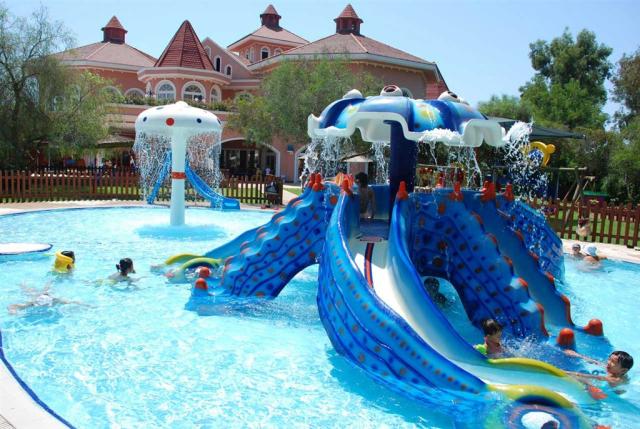 A-View-From-The-Children-Pool_02.jpg
