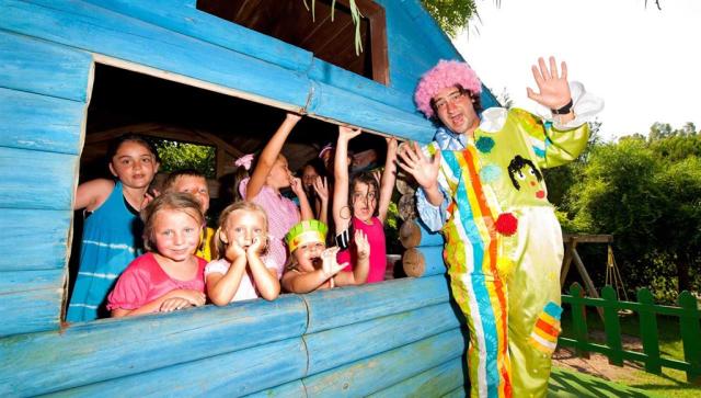 A-View-Of-The-Happy-Sirene-Children_01.jpg