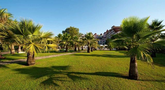 An-Overview-From-The-Sirene-Garden_01.jpg