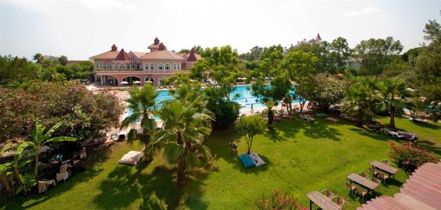 An-Overview-From-The-Sirene-Garden_02.jpg