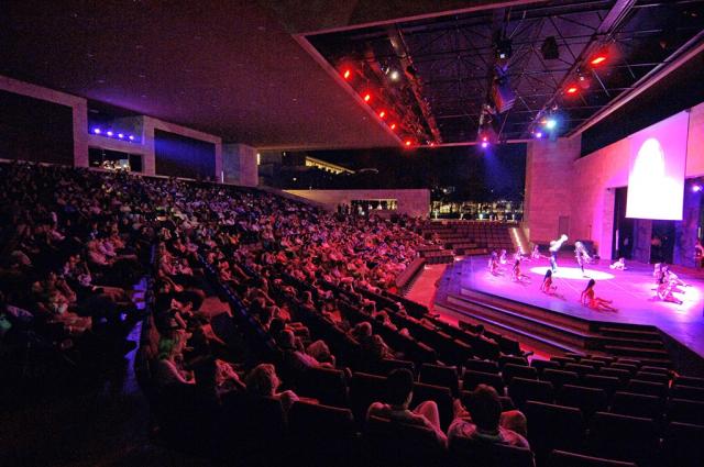 Gloria_Arena_Amphitheatre1.jpg