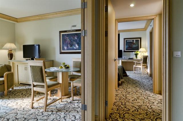 Deluxe_Suite3.jpg