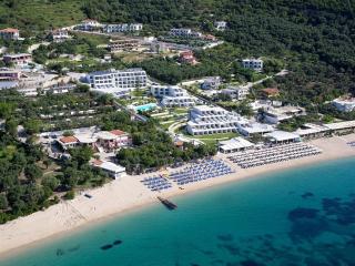 Lichnos Beach & Suites