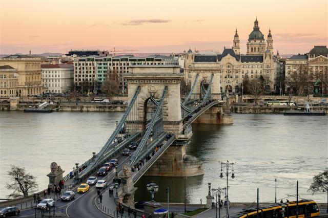Kouzlo vánoční Budapešti: Prodloužený adventní víkend vlakem, M