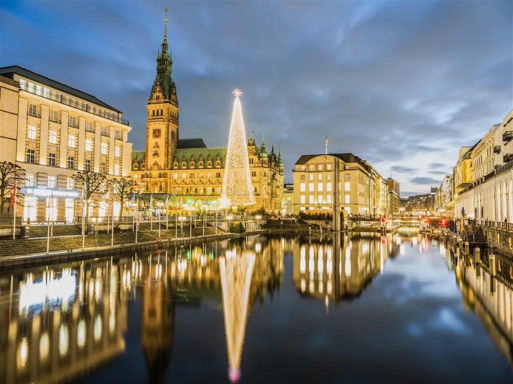 Adventní kouzlo Hamburku: Prodloužený víkend rychlovlakem ICE