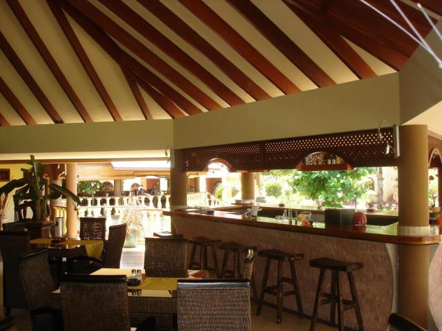 Seychely-Castello-Beach-bar-1170