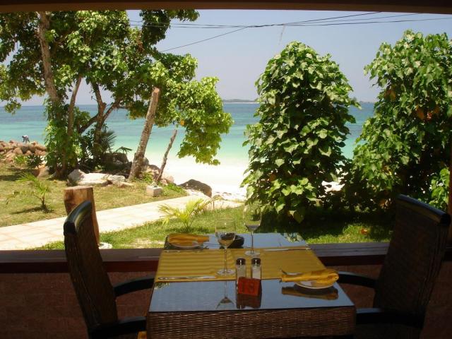 Seychely-Castello-Beach-restaurace-11210