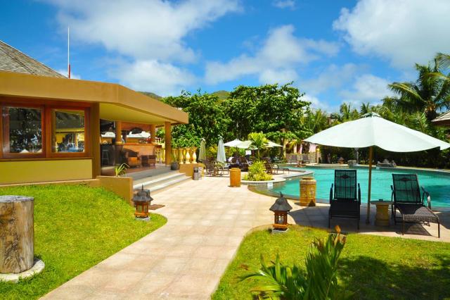 Seychely-Castello-Beach-bazen-1140