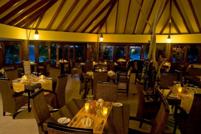 Seychely-Castello-Beach-restaurace-1150