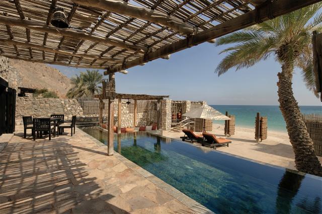 Six Senses Zighy Bay 15 pool suit (1) - kopie