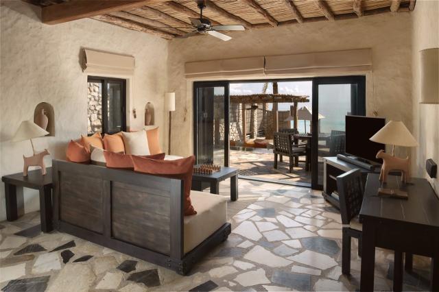 Six Senses Zighy Bay 15 pool suit (3) - kopie