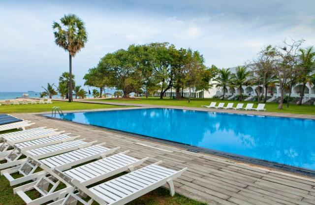 Sri-Lanka-Chaaya-Blu-Trincomalee-pool-1430