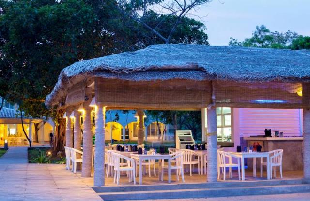 Sri-Lanka-Chaaya-Blu-Trincomalee-bar-1435