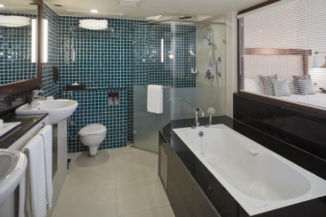 Luxury Room Bathroom