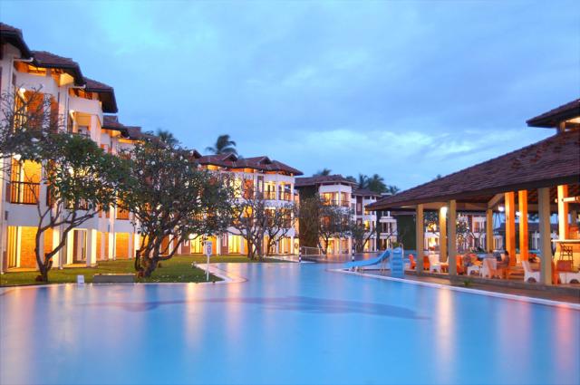 Sri-Lanka-Club-Hotel-Dolphin-bazen-1210