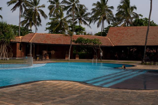 Quiet-Pool-along-with-the-Cove