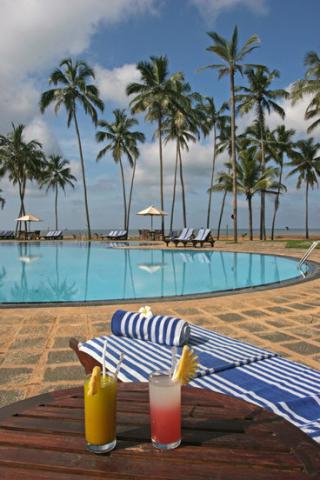 Quiet-Pool-and-Beach-I